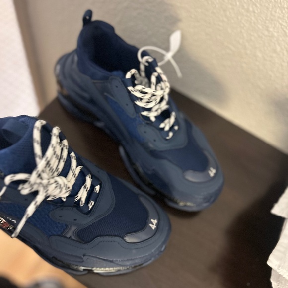 Balenciaga’s - Picture 1 of 7